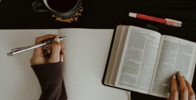 Como Memorizar Versículos de la Biblia